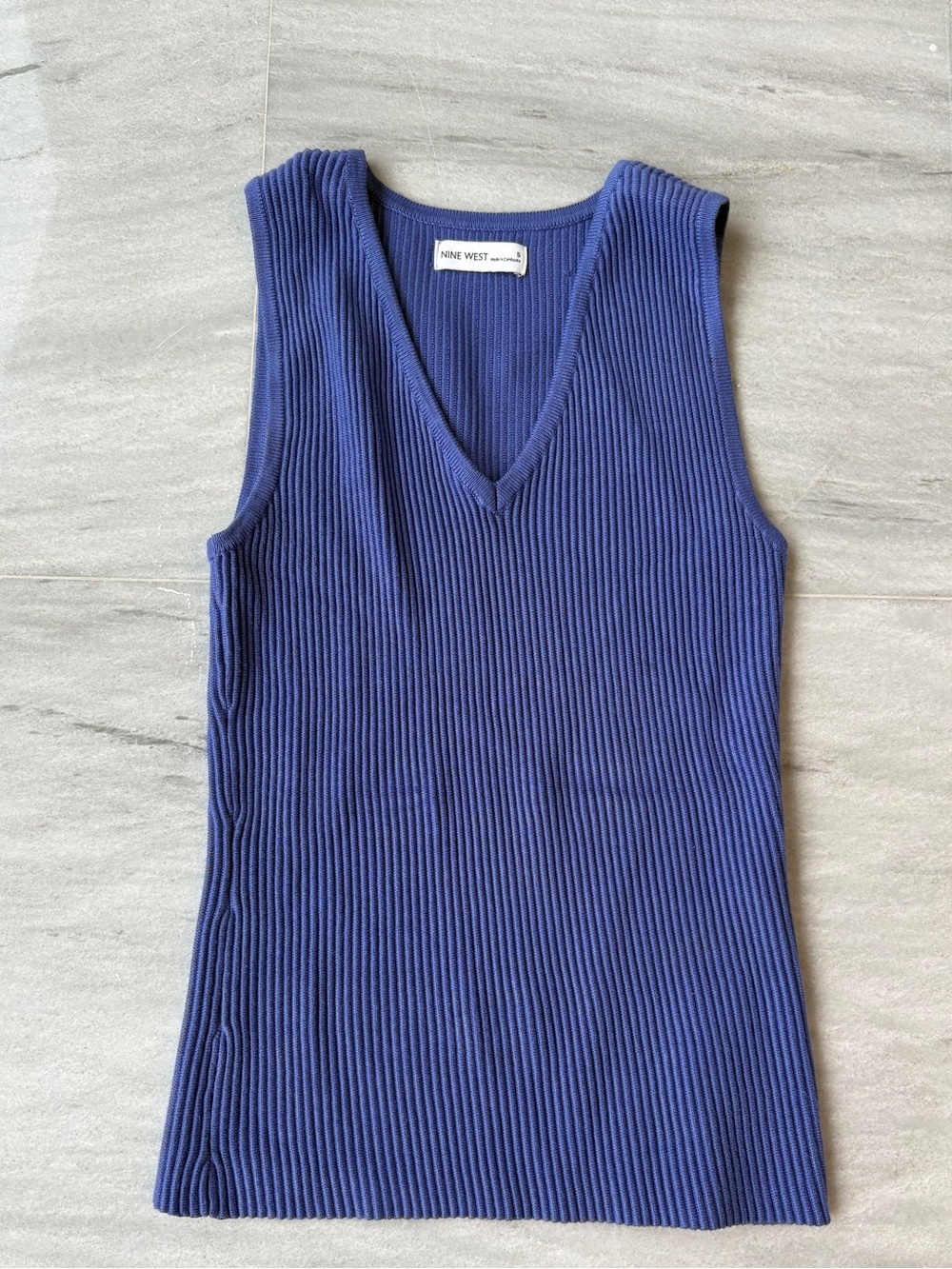 Nine West Women's Ribbed V-Neck Sleeveless Top